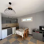 à 2 Pas De La Avec Terrasse Et Parking - Fr-1-387-186